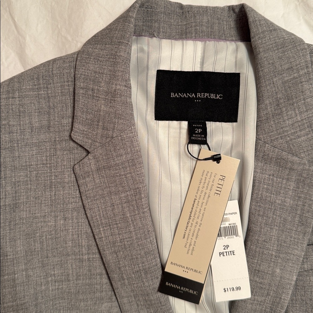 Banana Republic Light Gray Women’s Petite Blazer - Picture 2 of 5